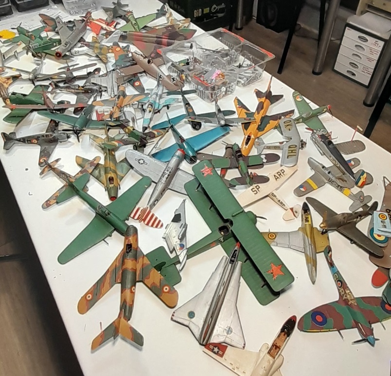 Plastové modely letadel /poškozené na ND/ - 3