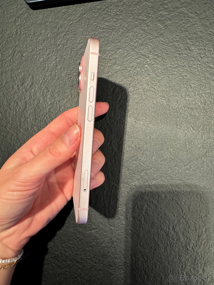 IPhone 15, růžový, 256GB - 3
