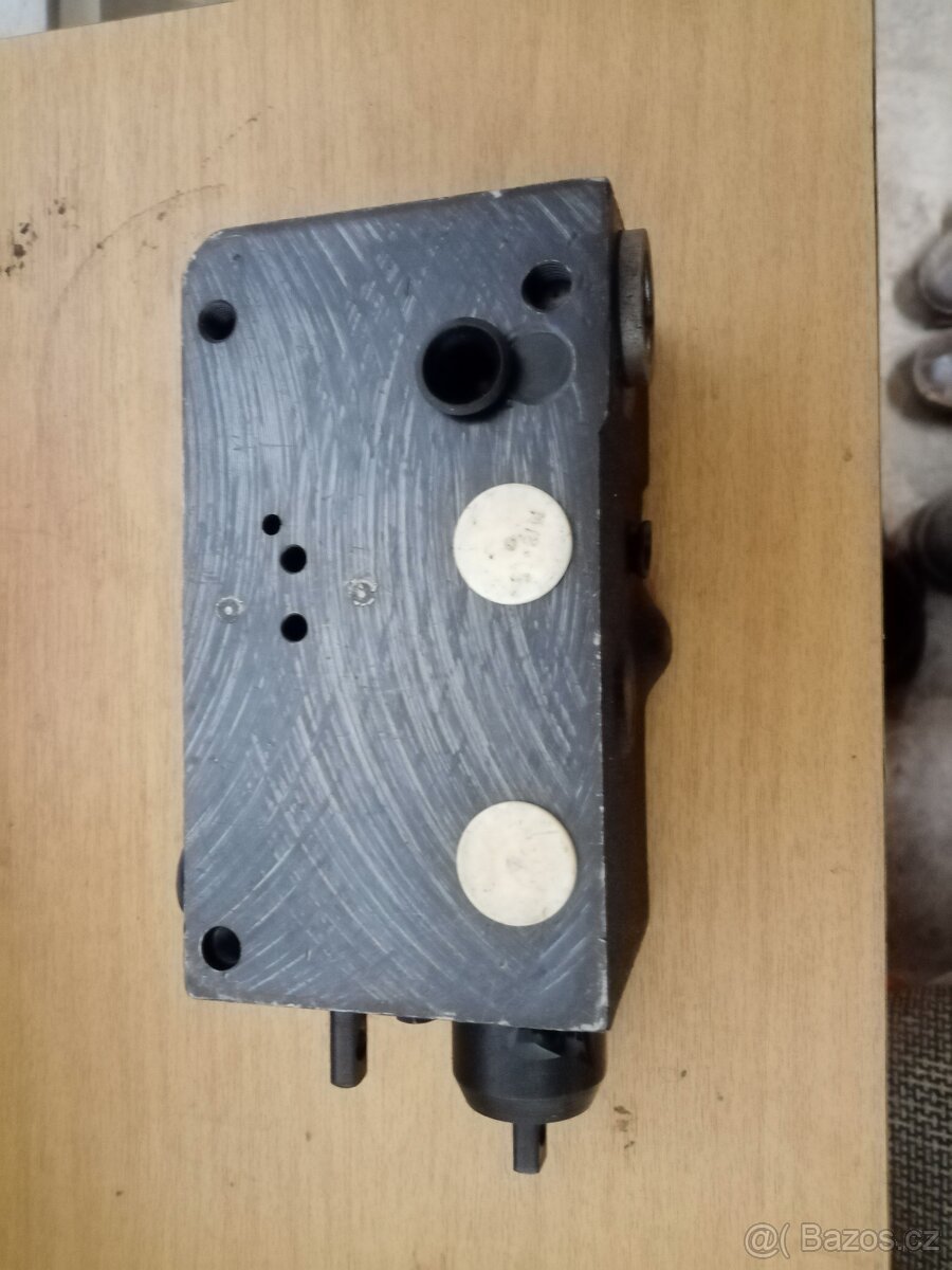 Hydraulický rozvaděč na Zetor 3011 - 3