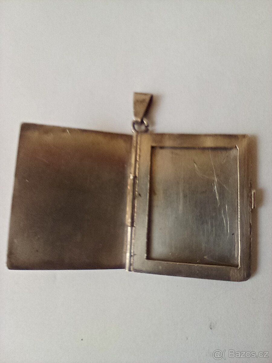Starožitný stříbrný přívěsek - knížka - 3
