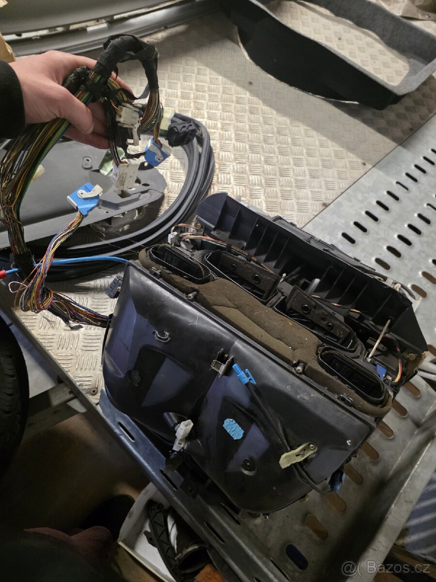 BMW e36 NÁHRADNÍ DÍLY - 3