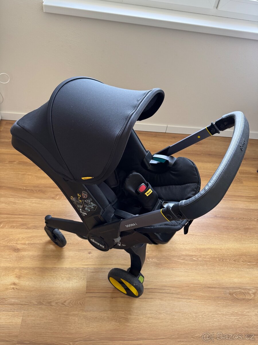 Autosedačka s kolečky - Doona i - 3