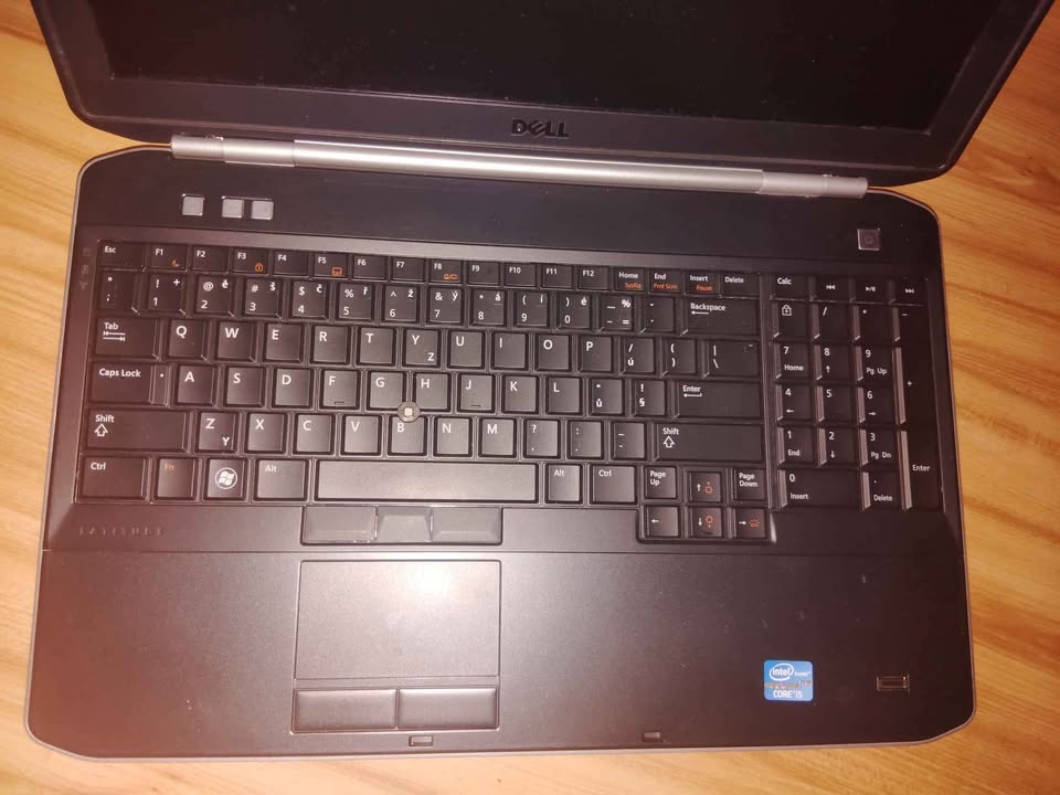 Dell Latitude E5520 - 3