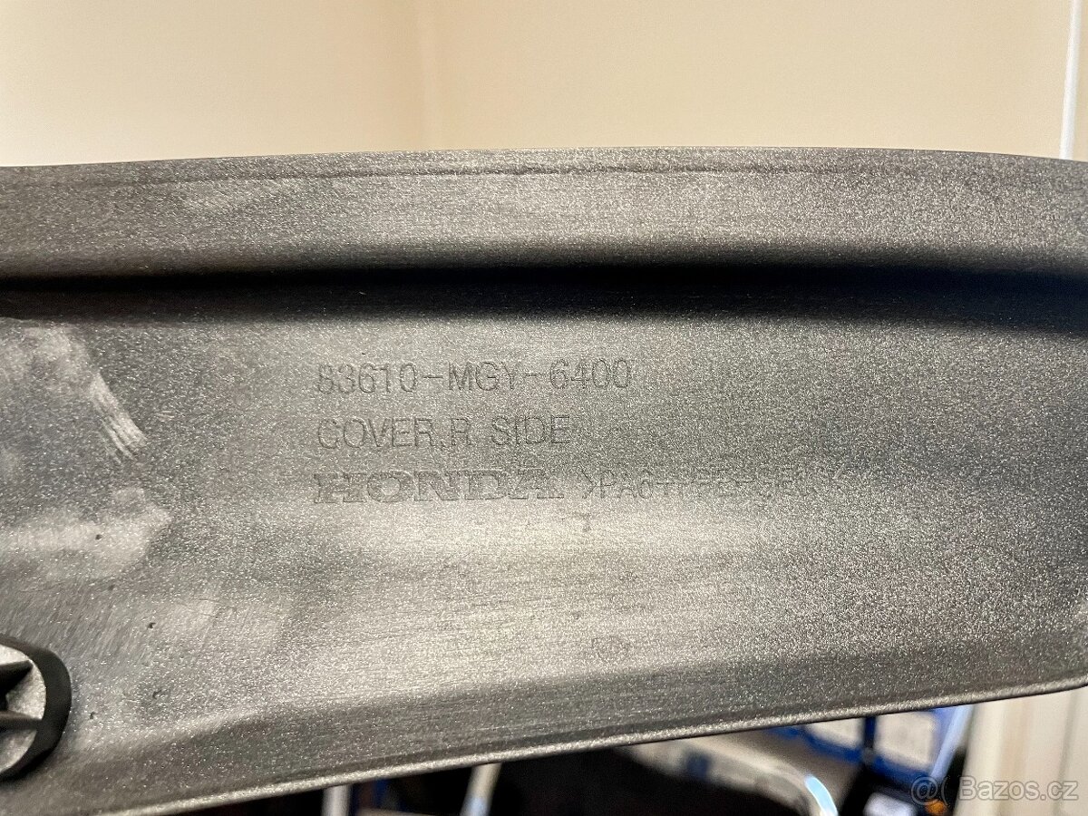 Honda Vfr800x crossrunner 2011 boční pravý plast nádrže - 3