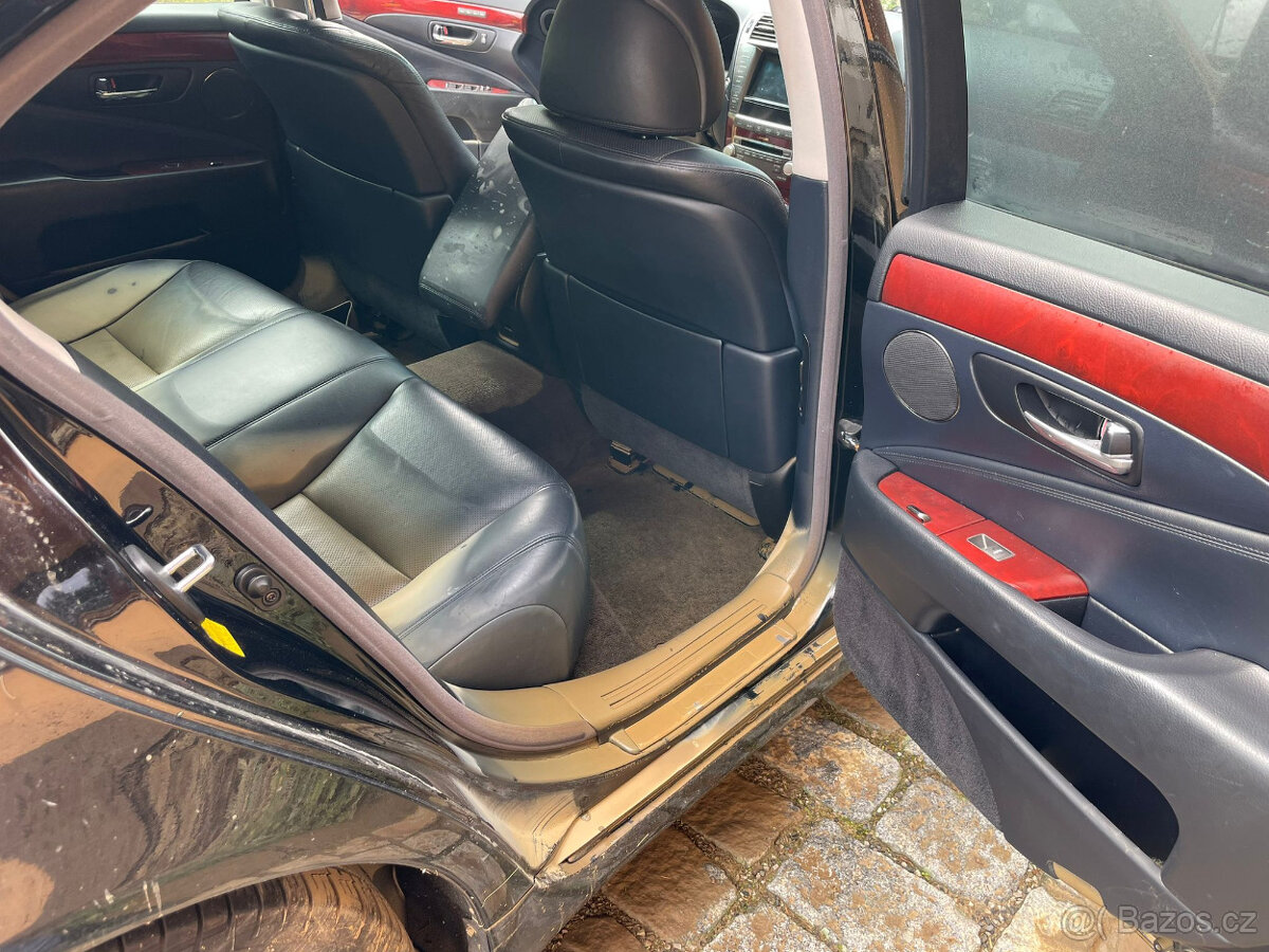 2011 Lexus LS 460 AWD - 3