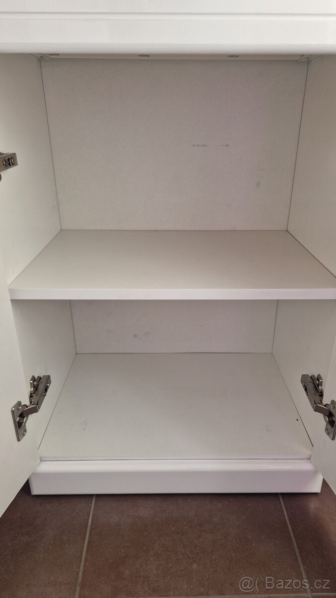 Koupelnová skříňka - 3