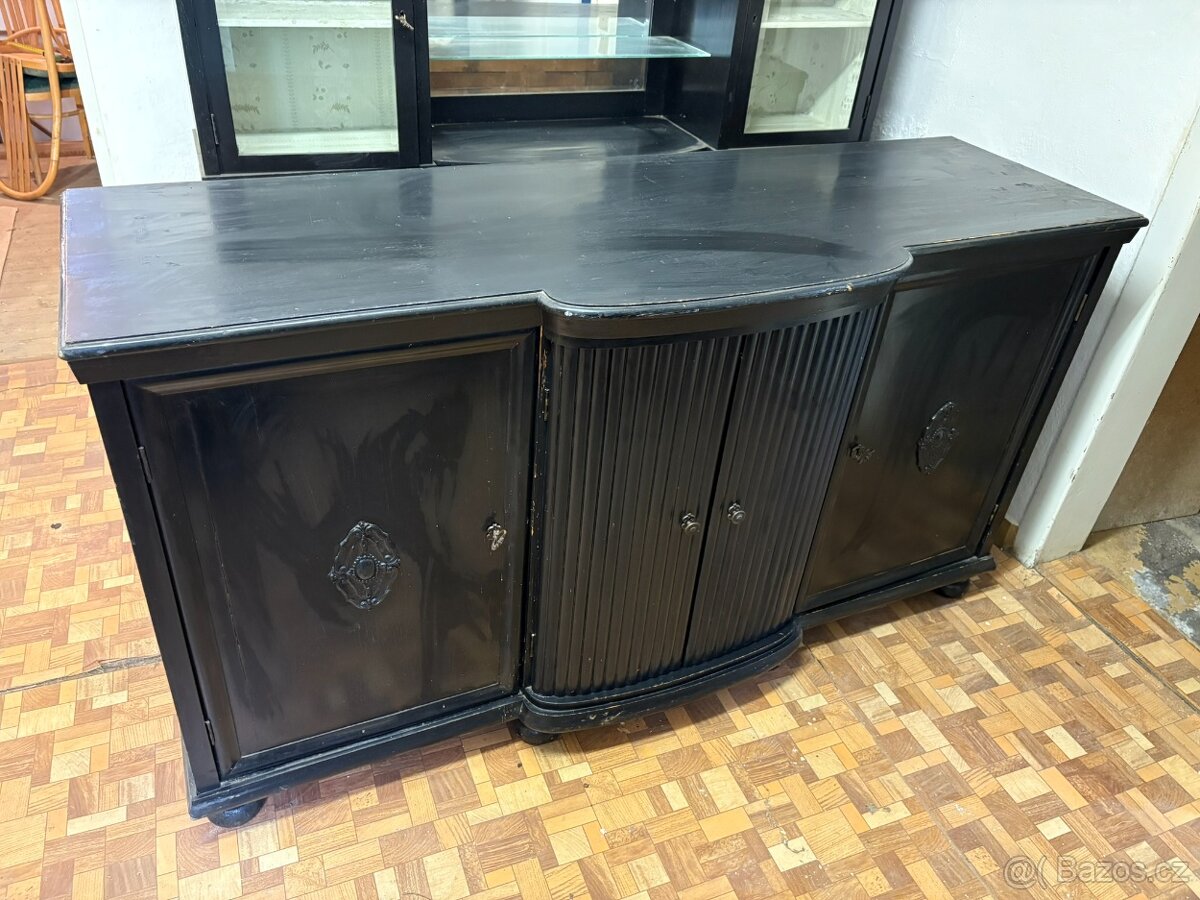 Starožitný nábytek - skříň, příborník, stůl, skříňky - 3