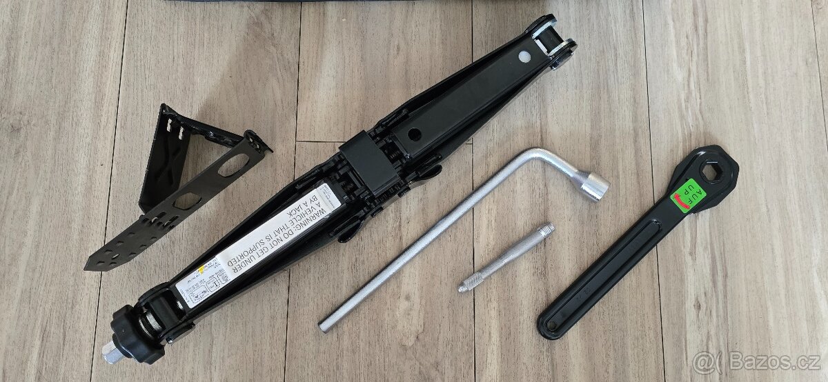 Hever s nářadím Mercedes-Benz 2023 - 3