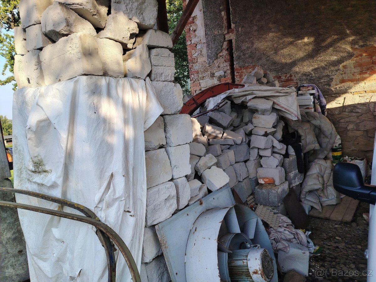 Tvárnice z demolice - 3