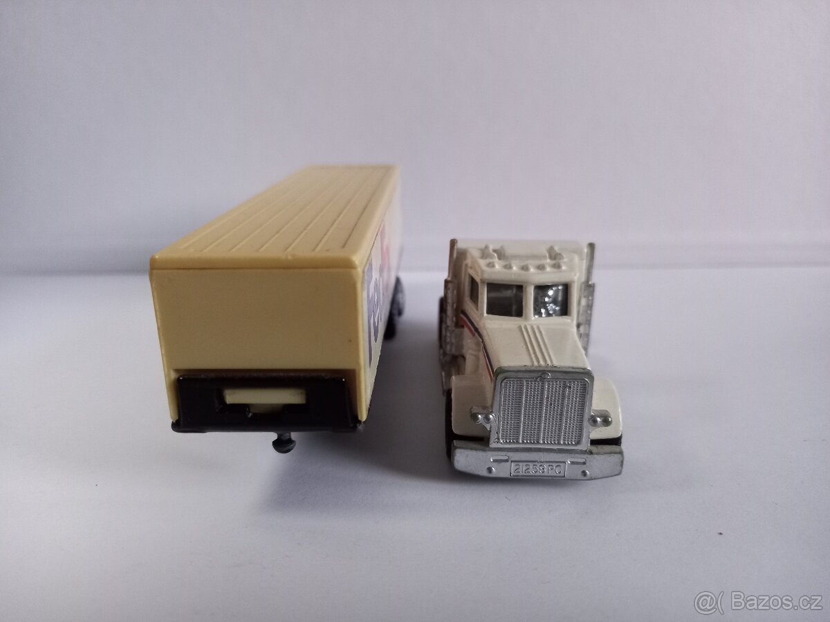 MATCHBOX CONVOY - PETERBILT FedEx - 3