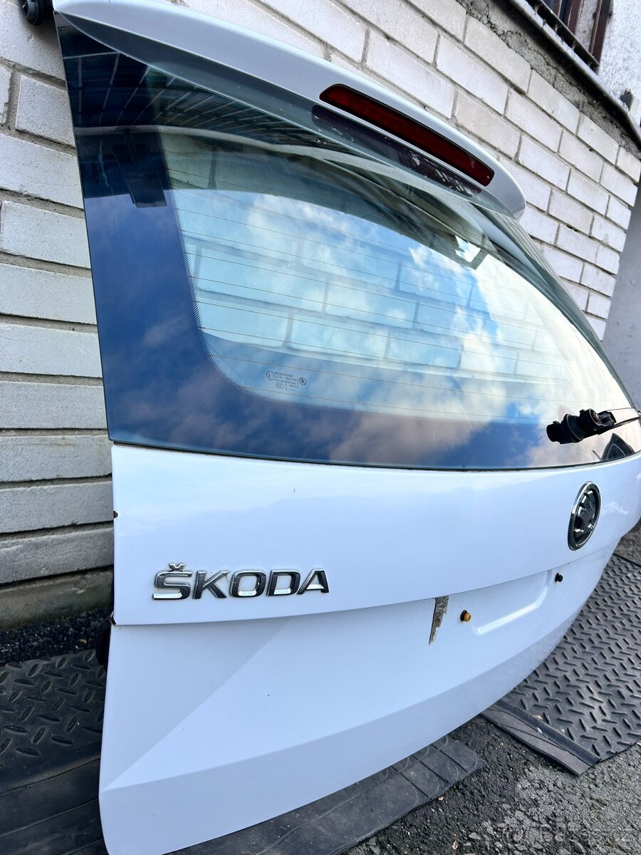 Páté dveře Octavia 3 kombi barva bílá - 3