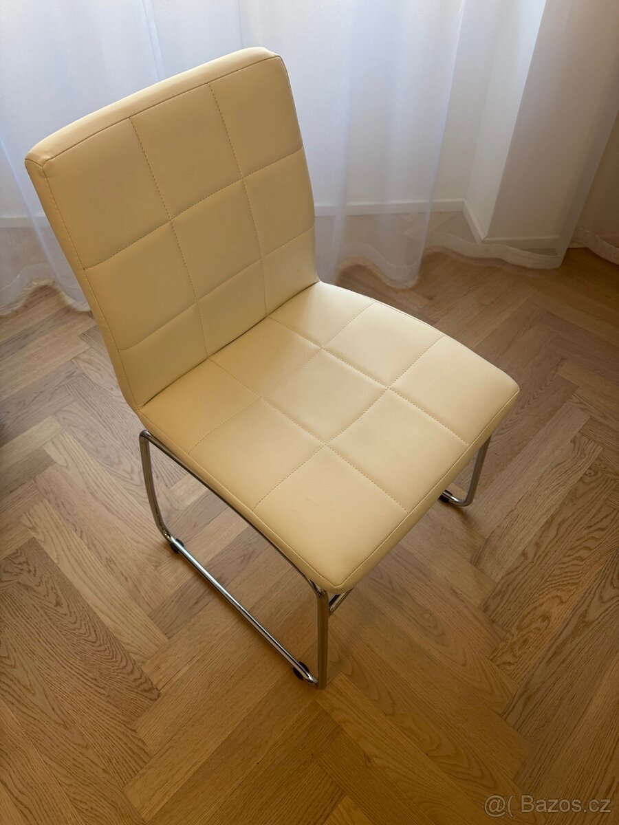 Stůl a 4 židle - 3