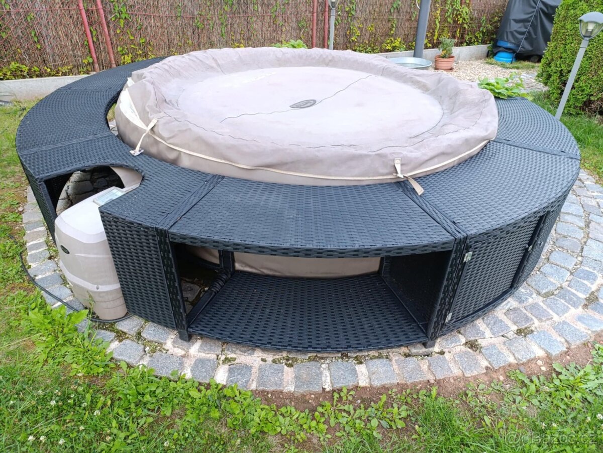 ratanová obruba k vířivce - 3