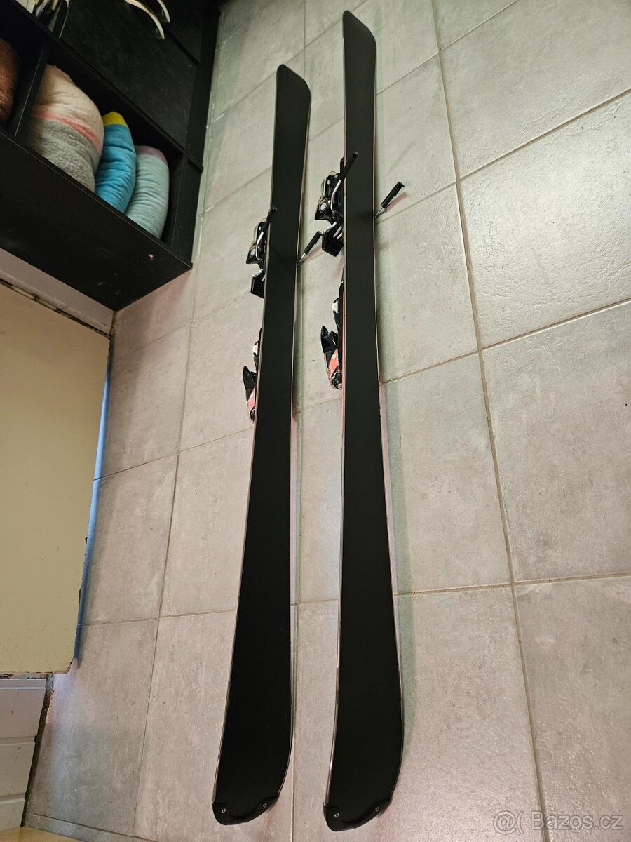 Dámské lyže Rossignol 152 cm – výborný stav, použité jen 2× - 3