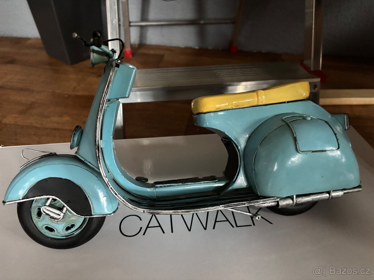 Prodám model vespa ,kniha - 3