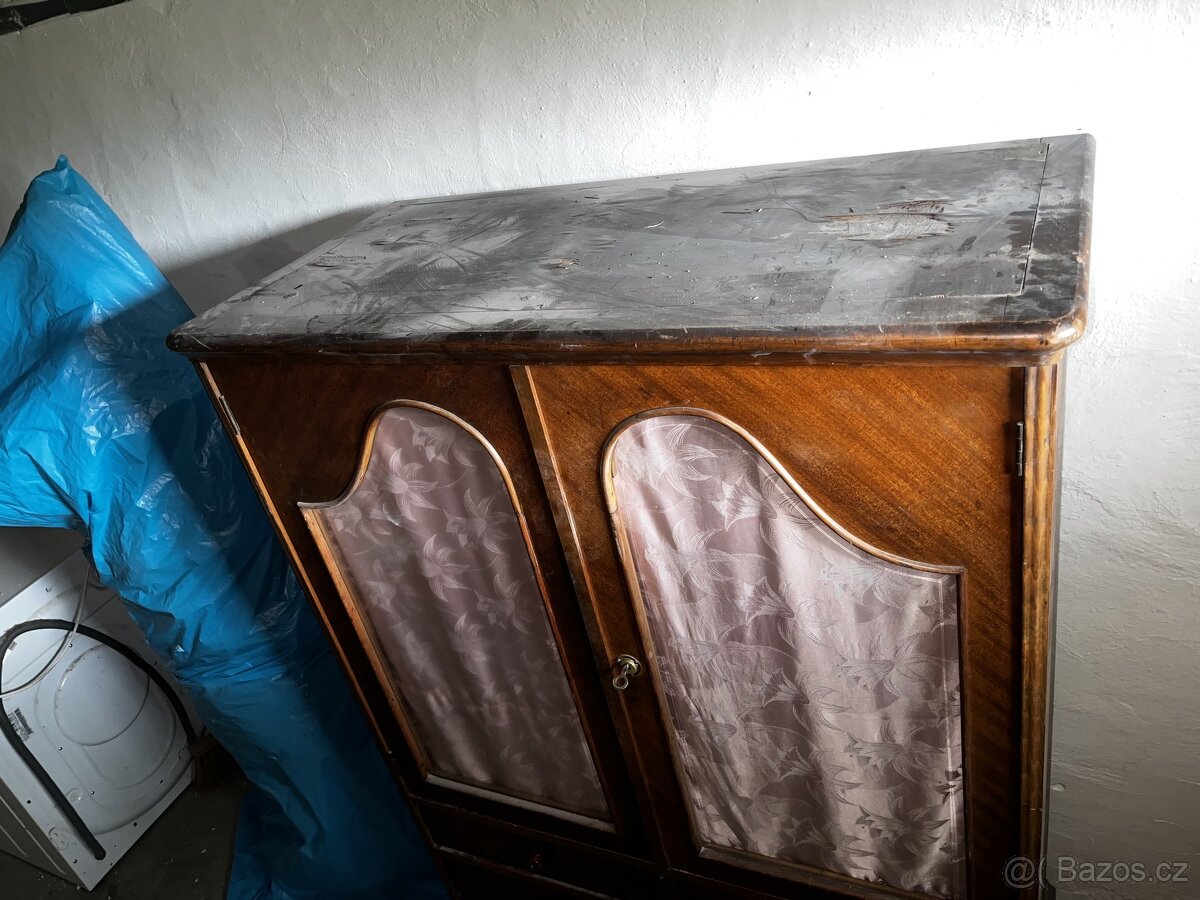 Starožitná skříň - 3