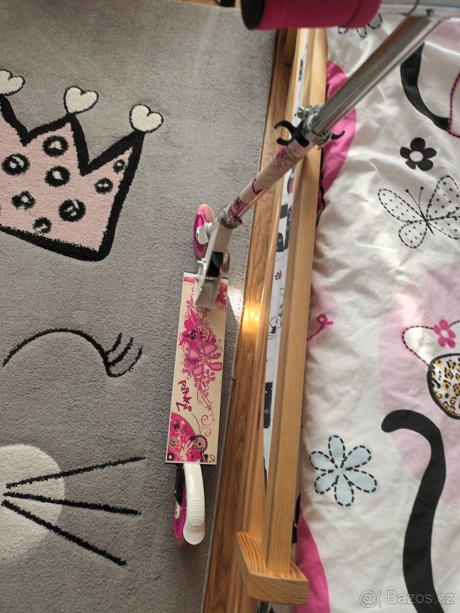 Koloběžka se svítícími kolečky - 3