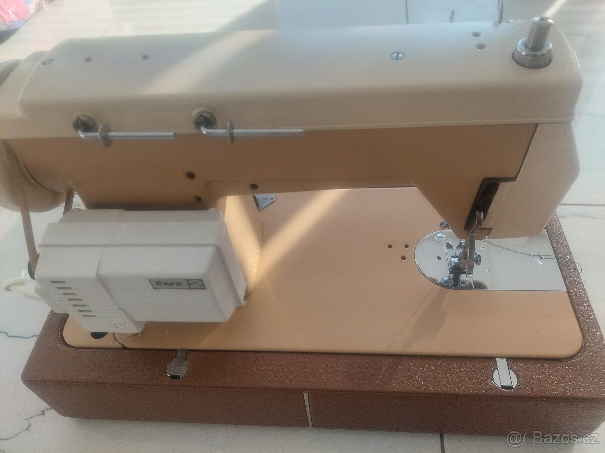 Kufříkový šicí stroj - 3