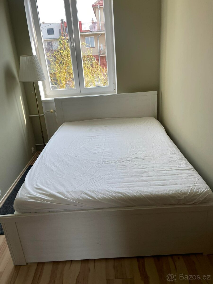 Bílá dřevěná postel - 3