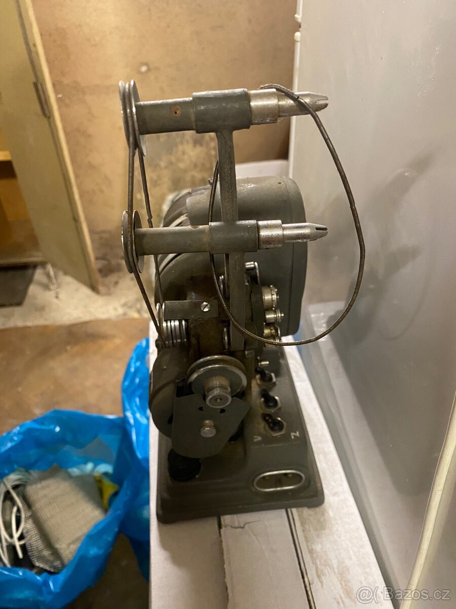 Promítačka Atas - 3