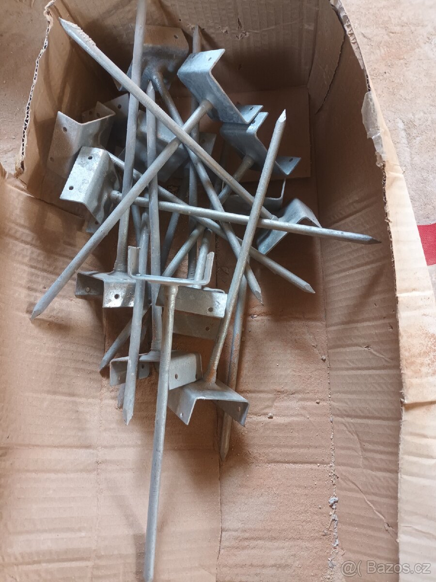 Protisněhové háky hnědé Ral 8017 - 3