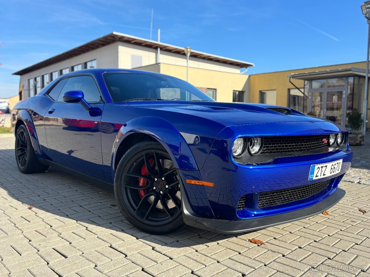 Prodám Dodge Challenger Srt widebody 6.4 v8 Originál Full - 3