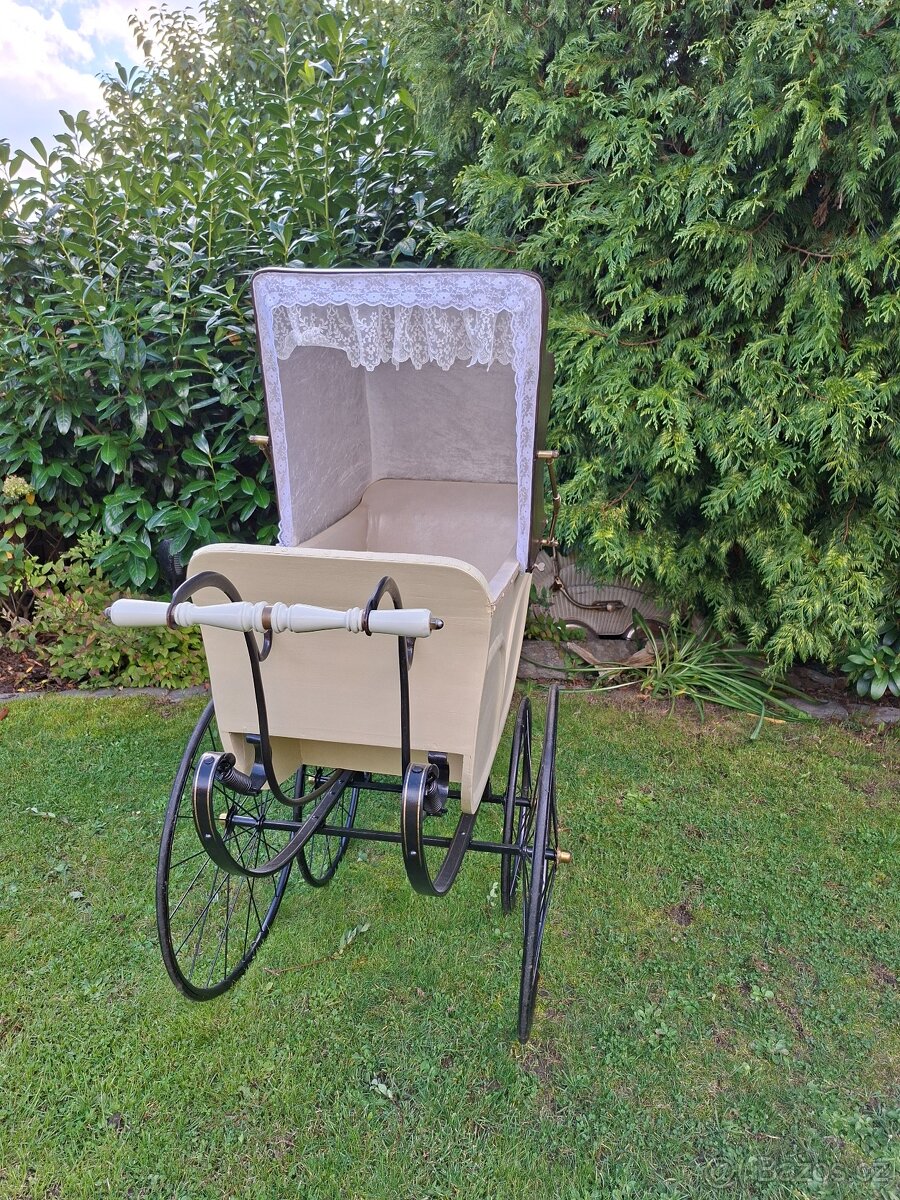 Starožitný kočárek pro miminko č. 1010 - 3