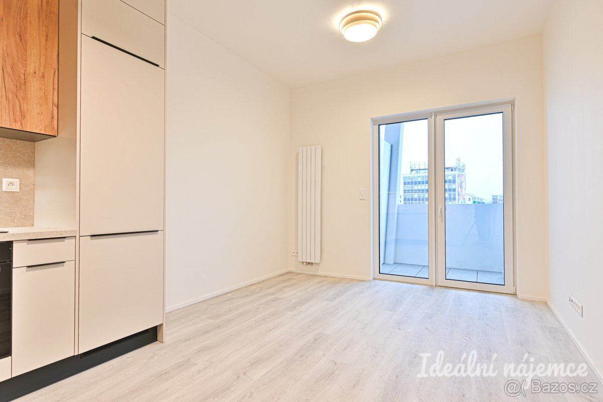 1+kk, Komárovská - 3