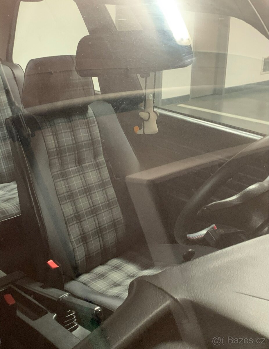 BMW e30 coupe sedačky - 3