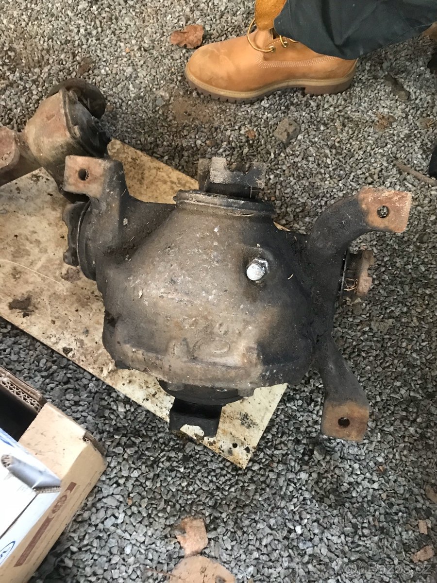 Ford Mutt M151 A2 diferenciál a prevodka rizeni - 3