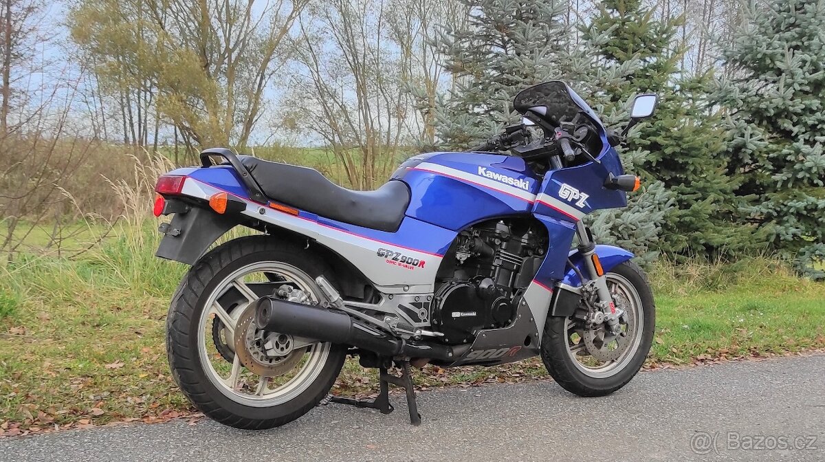 Kawasaki GPZ 900 R - 3