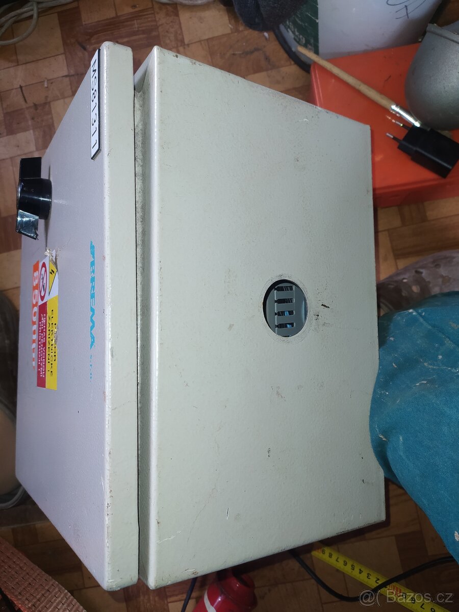 Kovový elektro rozvaděč s ovládačkou - 3