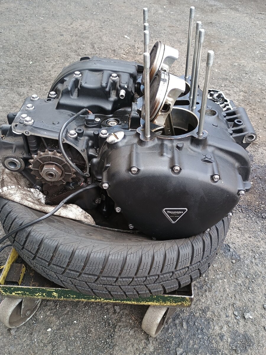 Triumph T100 Bonevill motor - 3