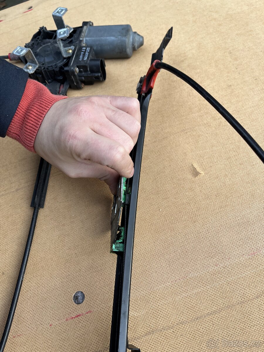 2x stahovačka u řidiče na VW T4 pofacelift - 3