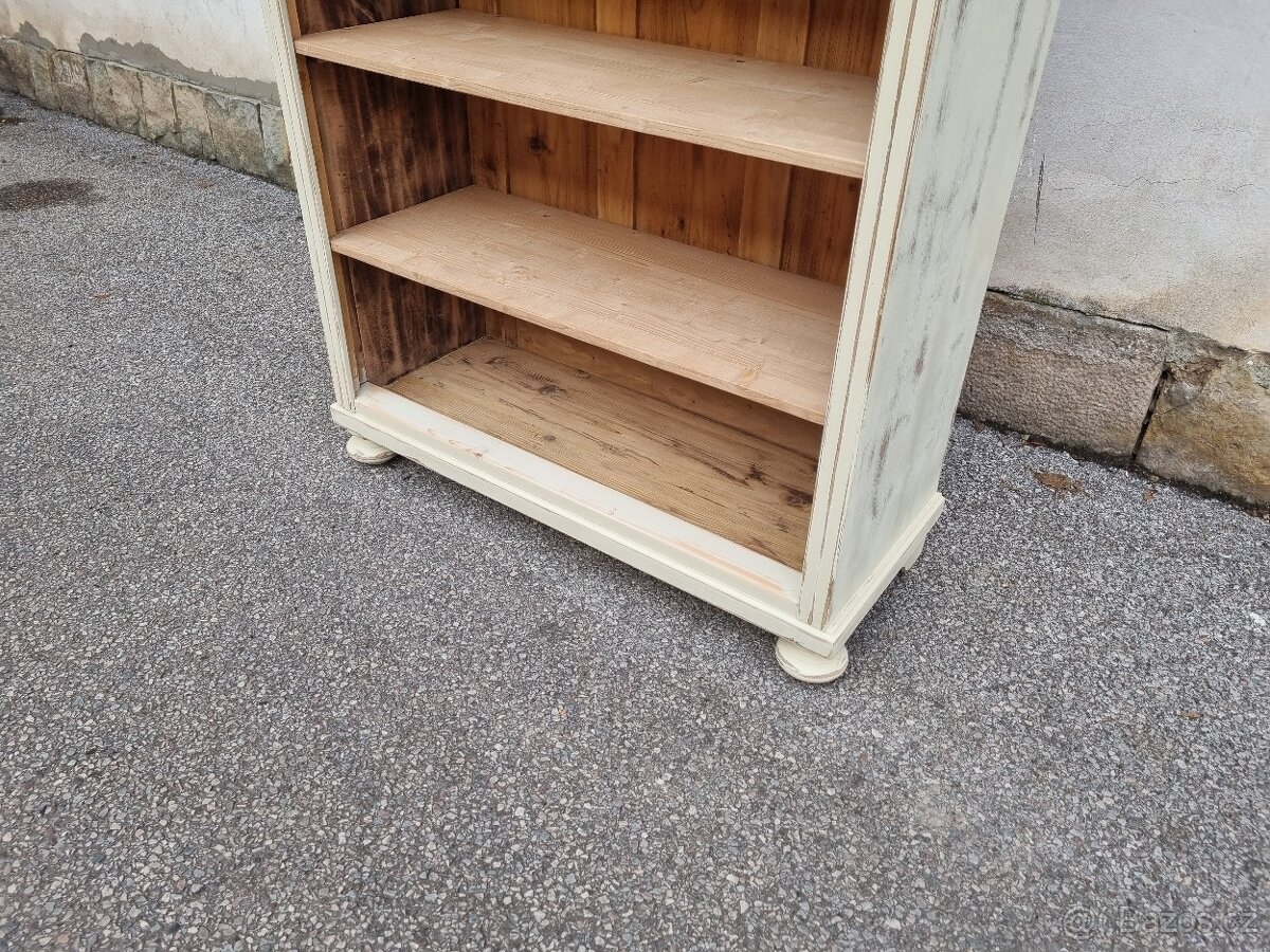 STARÁ KNIHOVNA V PATINĚ - 3