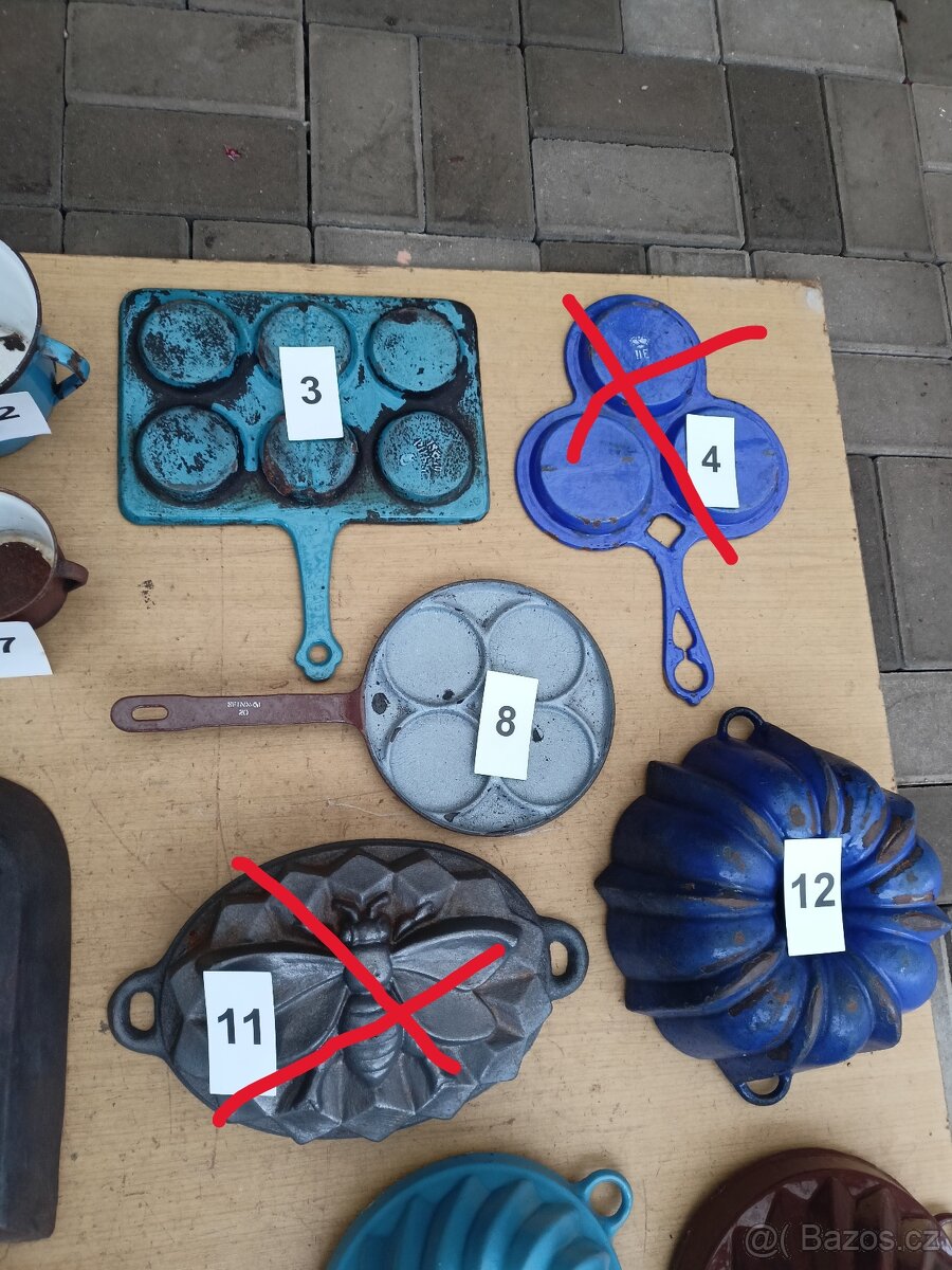 Litinový pekáč,litinová bábovkal,lívanečník. - 3