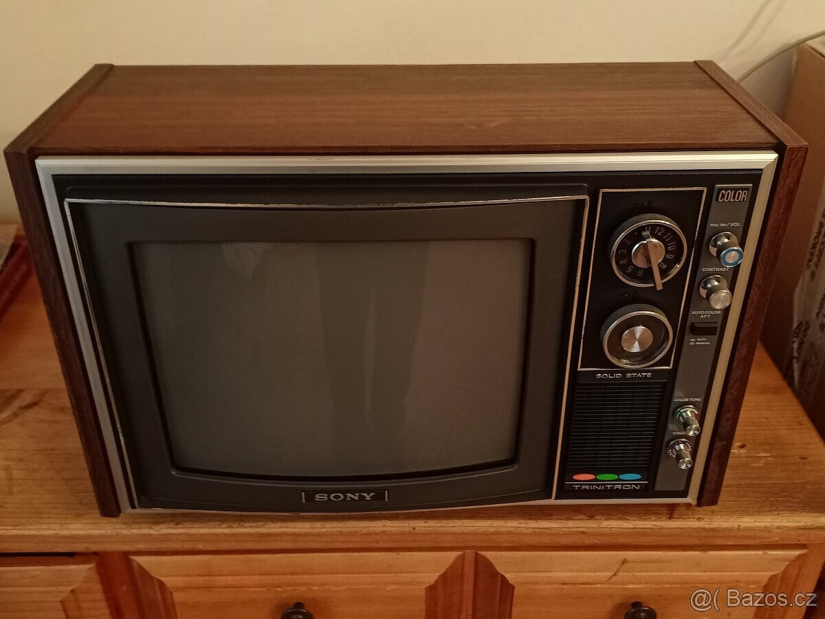 SONY KV - 1300E VINTAGE COLOR TV - SONY TRINITRON - 3