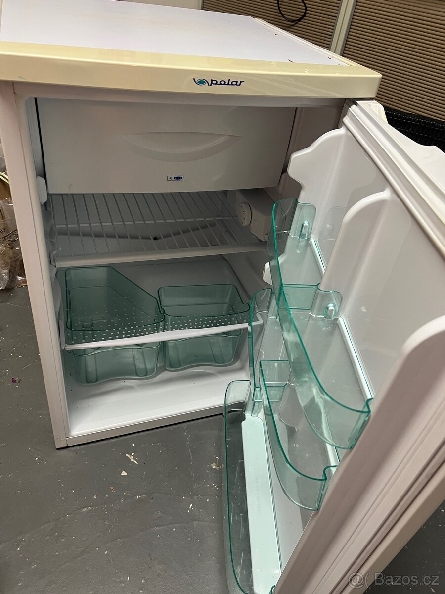 Lednička Polar s malým mrazákem - 3