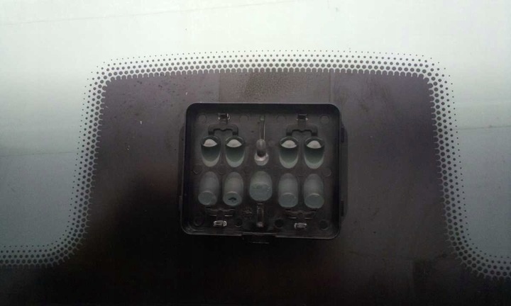 Mercedes E W211 čelní sklo - 3