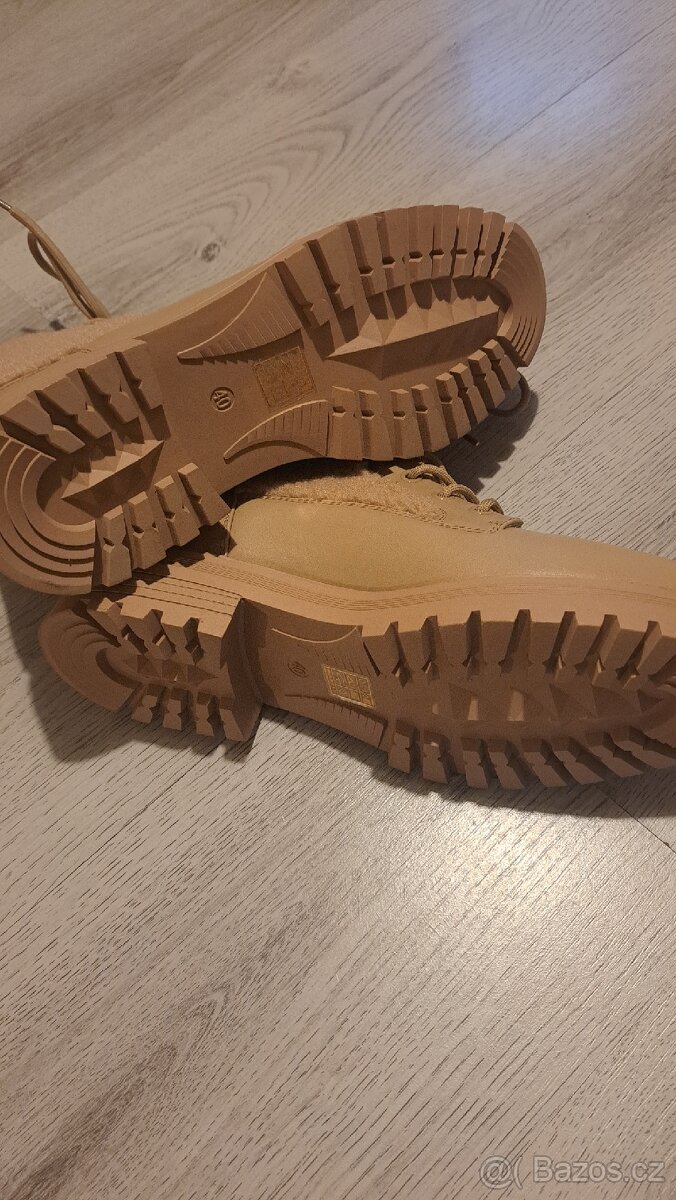 Dámské béžové zimní boty - 3