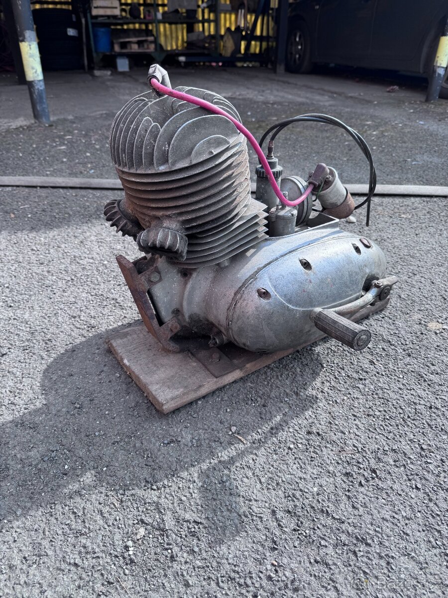 Motor JAWA 175 dvouvýfukový - 3