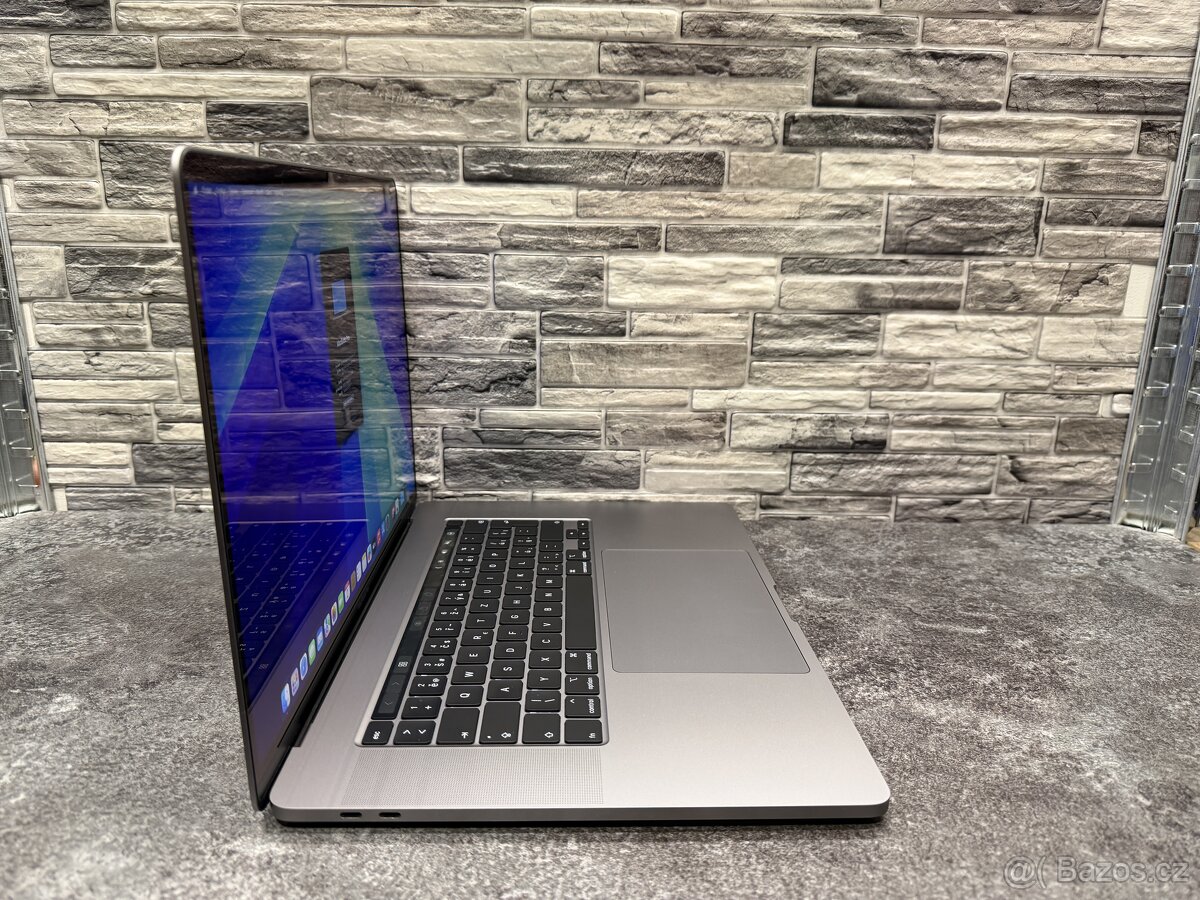 MacBook Pro 16" 2019 i7 / 16GB / 500GB / Pro 5300M - 3