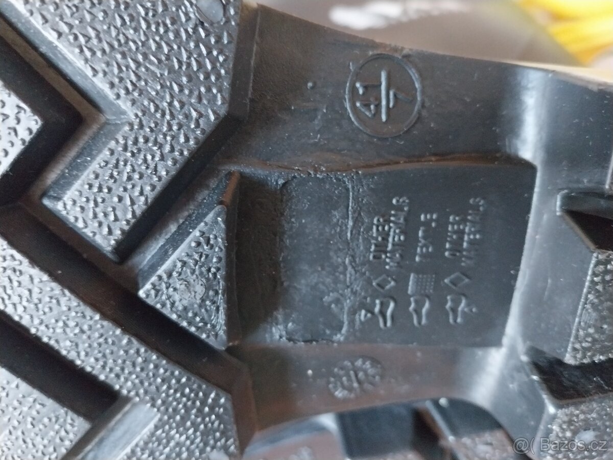 HOLÍNKY VM OSAKA O4 SRA 1004 pracovní,vel. 41 - 3