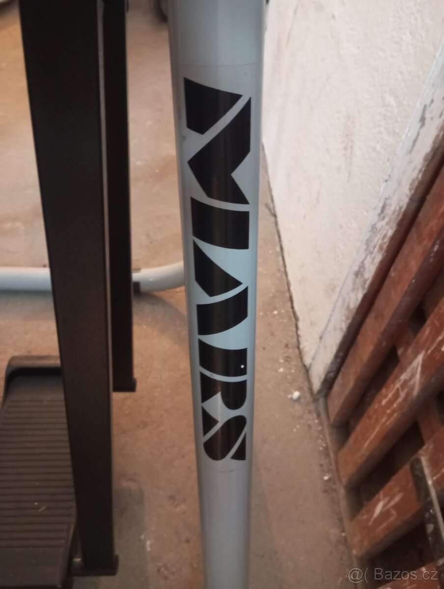 Stroj na cvičení/zpevnění svalstva - 3