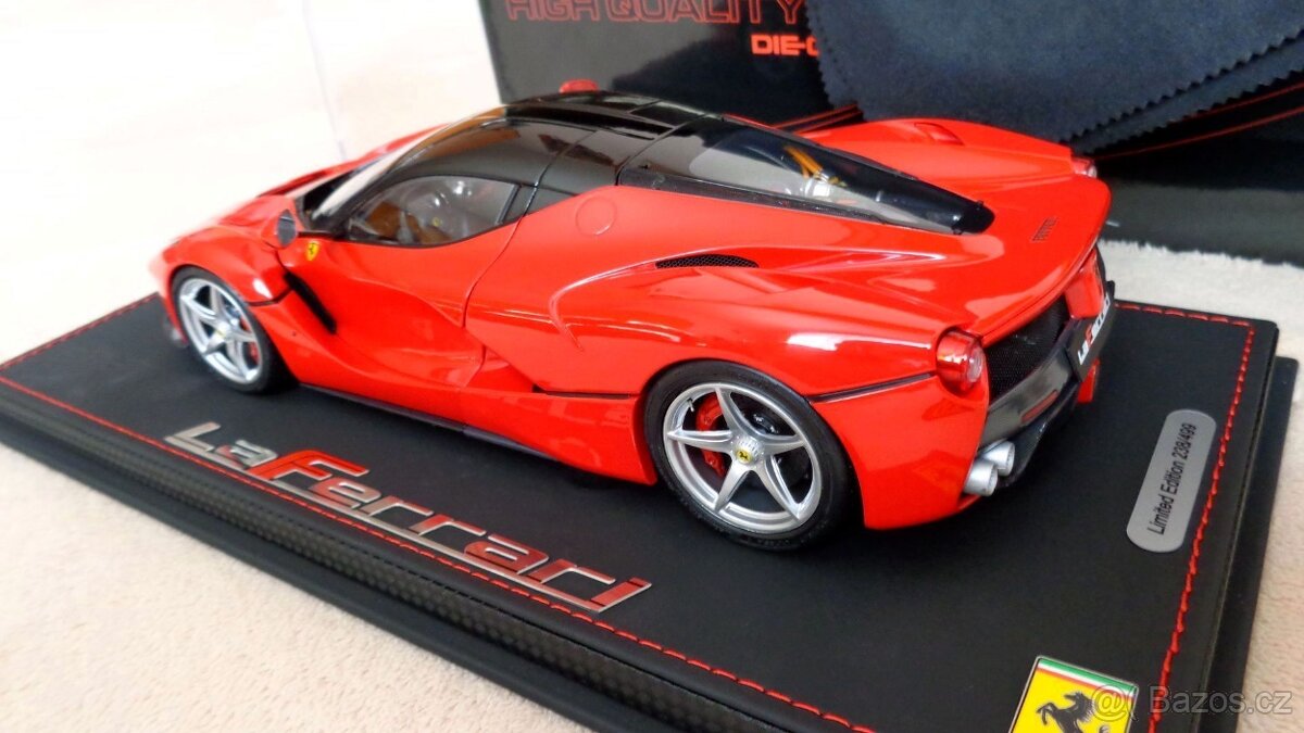 Ferrari LaFerrari Rosso Corsa 322/Carbon Fibre 1:18 BBR - 3