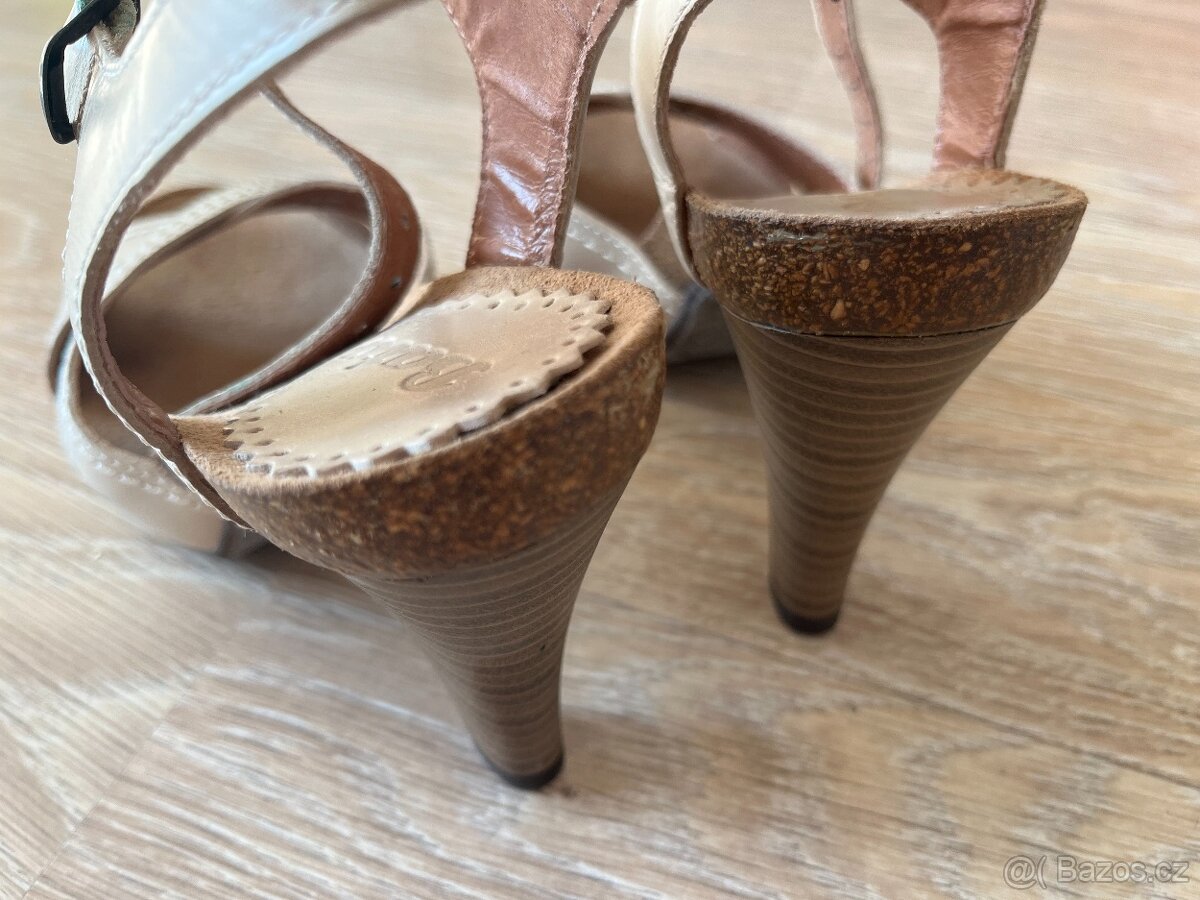 Prodám letní sandálky Baťa na podpatku - 3