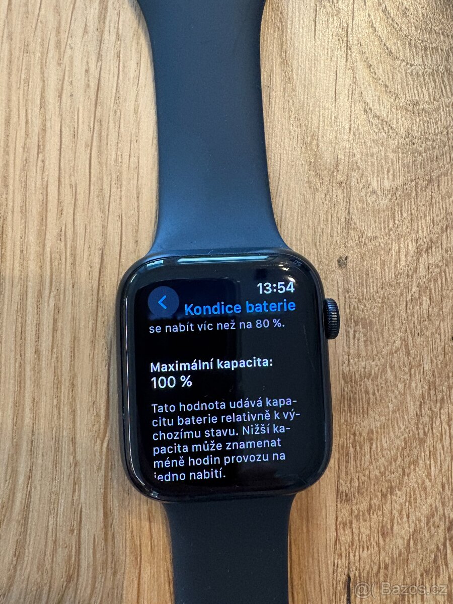 Apple Watch SE(GPS + Cellular) 2.generace, 44mm, temně inkou - 3