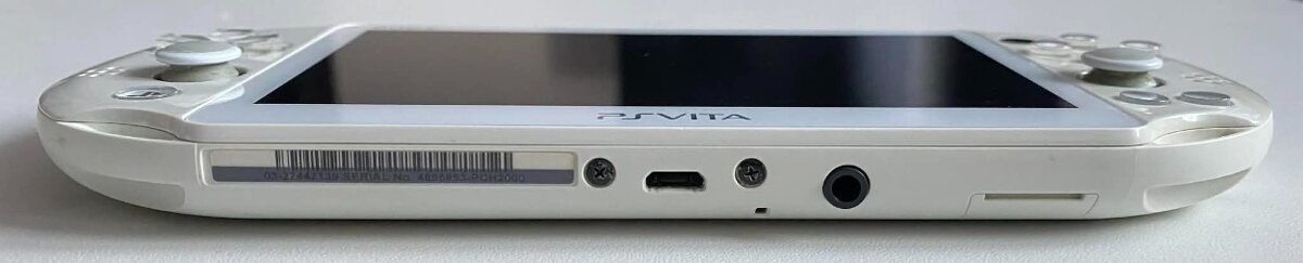 PS Vita 2000 White ( Slim ) + 64gb - 3