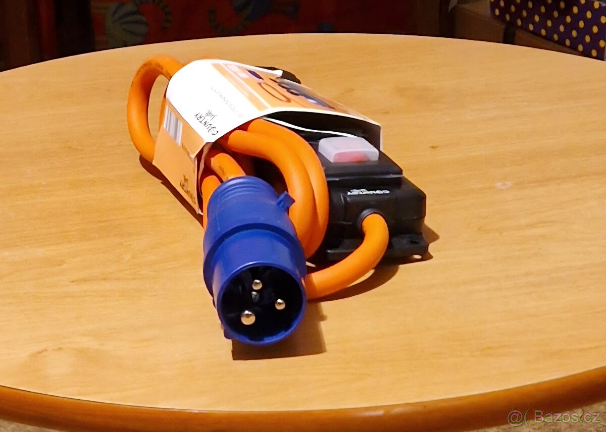 Zásuvková lišta CEE pro karavany, 1.5m. NOVÁ. - 3