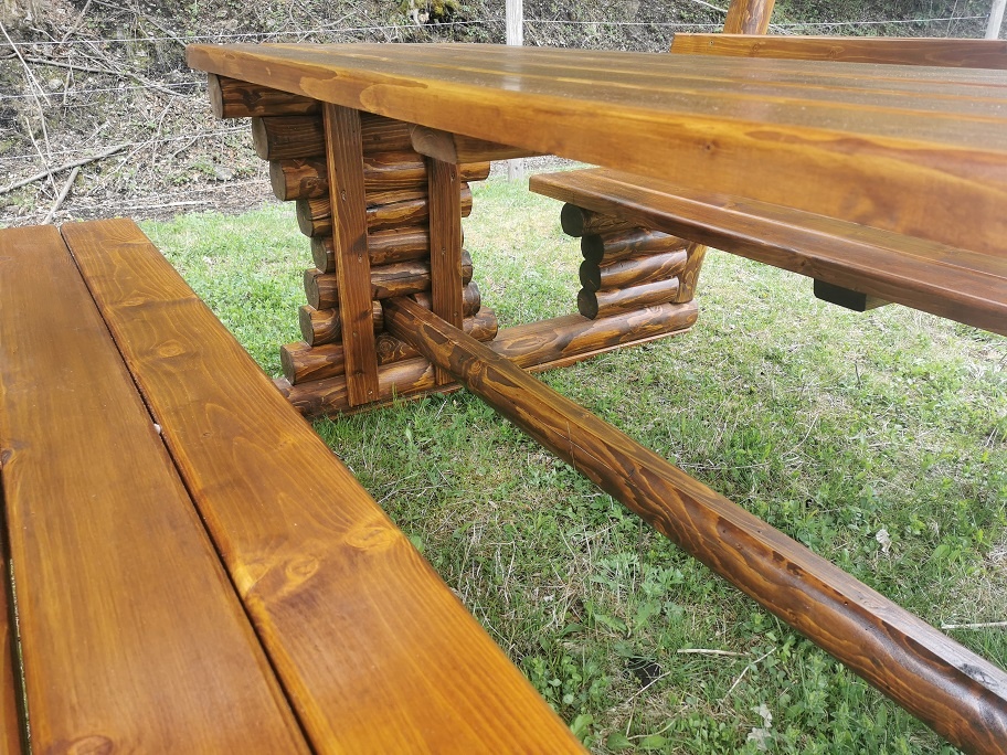 přístřešek s dřevěným sezením - 3